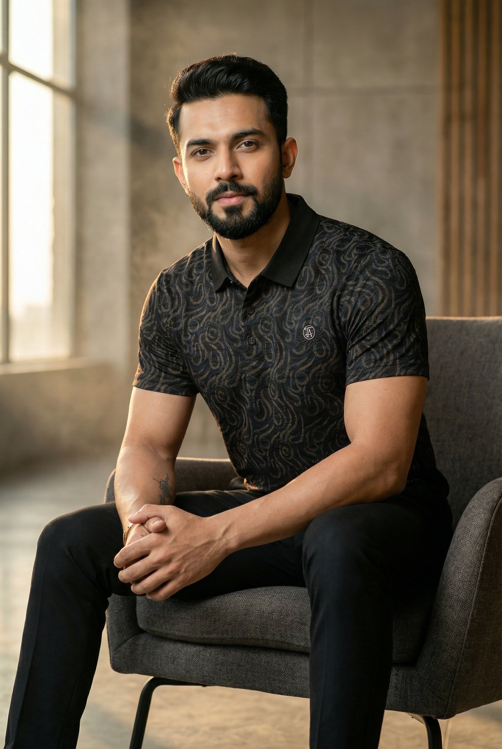 Goamen Textured Black Polo T-Shirt – Modern & Timeless Elegance