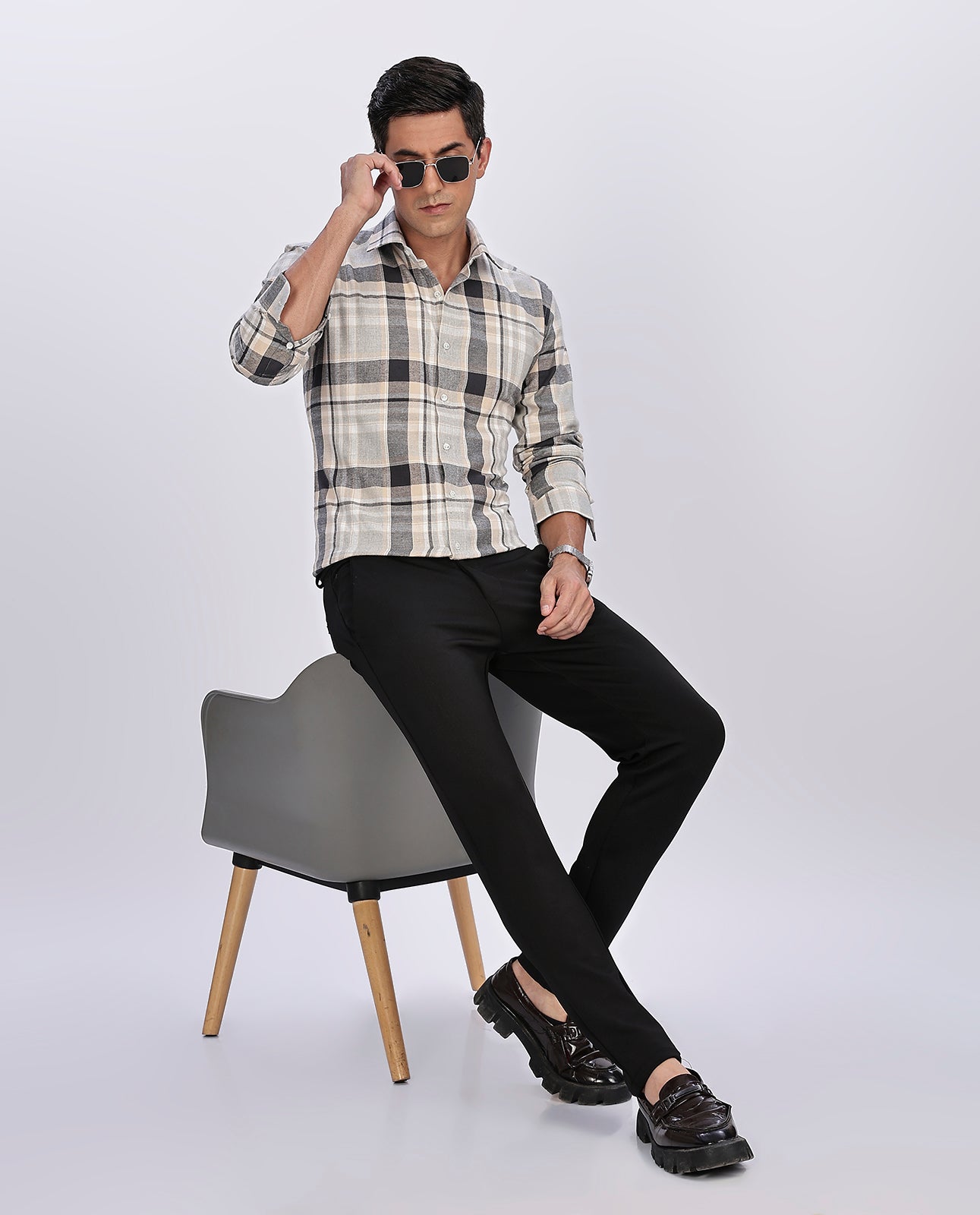 Men's Light Gray Brushed Checks Regular Fit Shirt - Goamen